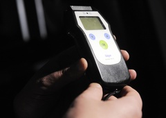 Ujeli voznika, ki je imel v krvi kar 2,5 promila alkohola: čez nekaj dni je bil spet pijan za volanom