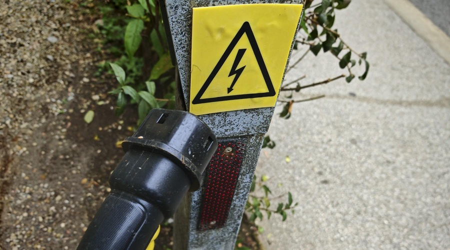 Rešitev za okolje se je sprevrgla v grožnjo: vse več električnih avtomobilov prinaša hudo nevarnost (foto: Profimedia)