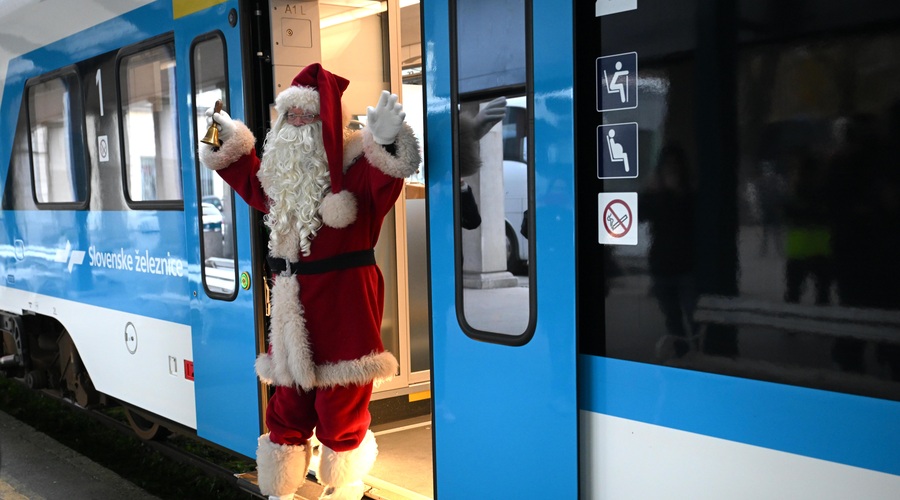 S pravljičnimi junaki na vlak v slovensko mesto, ki letos nosi naslov evropskega božičnega bisera (foto: BOBO)