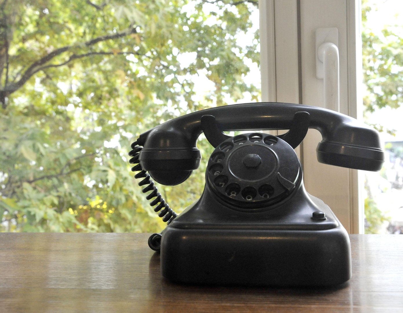 Vstopamo v dobo digitalne oblike: poslavlja se nostalgični telefonski ...