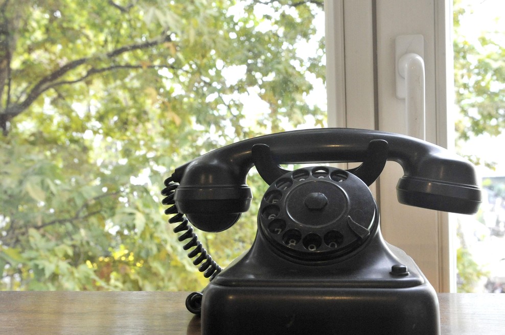 Vstopamo v dobo digitalne oblike: poslavlja se nostalgični telefonski imenik (foto: BOBO/Ziga Zivulovic jr.)