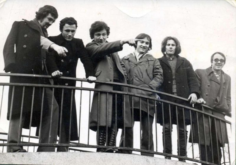 Prva zasedba Dekameronov 1969, od leve proti desni: Vojko Paunovič, Tone Hribar, Rado Bezjak, Srečko Čož, Jani Tuta in Miha Kralj.