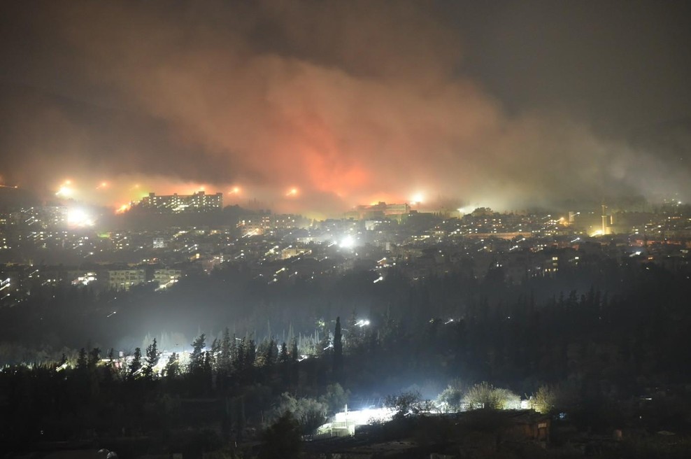 Po Siriji odjeknile eksplozije, za njimi pa stoji ... (foto: Profimedia)