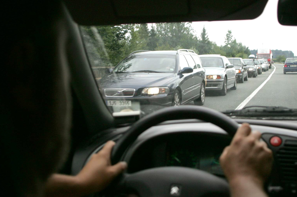 Gneča na slovenskih avtocestah: najdaljši zastoj je dolg dva kilometra (foto: Tina Kosec/Bobo)