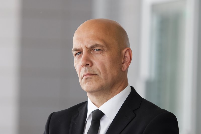 Nekdanji v. d. generalnega direktorja policije Boštjan Lindav zanika očitke premierja: "Odgovornost za nastalo situacijo v policiji bo premier med drugim moral iskati pri sebi."