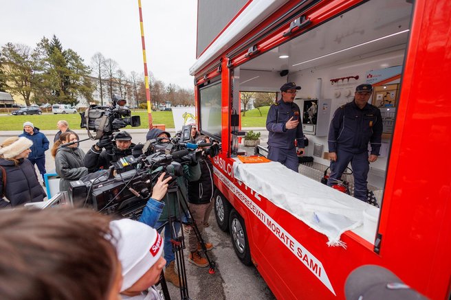 Svojo pot začenja edinstveno preventivno gasilsko vozilo – potujoča gasilska učilnica z več kot 20 simulatorji požarov