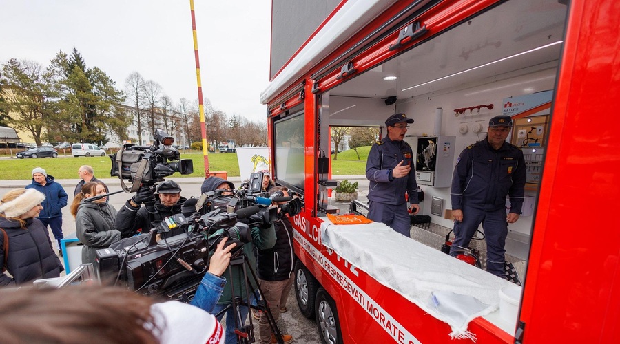 Svojo pot začenja edinstveno preventivno gasilsko vozilo – potujoča gasilska učilnica z več kot 20 simulatorji požarov (foto: promocijska fotografija)
