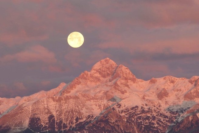 gore slovenija vreme luna