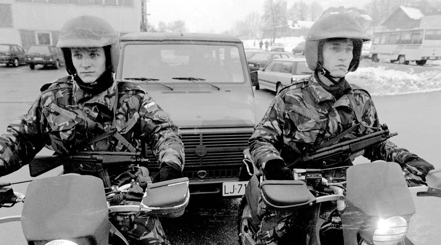 Poslanci predložili konec skrivanja resnice o orožarski zgodovini Slovenije iz let 1991-1994 (foto: BOBO)