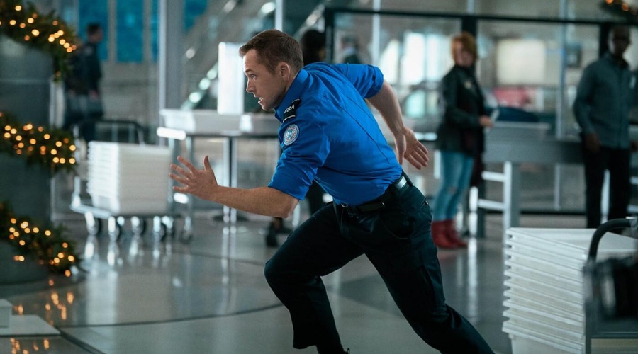Pozorni gledalci opazili smešno napako v novi Netflixovi božični akciji Carry-On (foto: Profimedia)