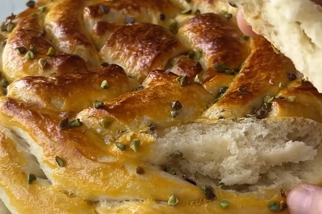Recept za sto let star božični kruh, ki je obnorel internet: enostavna priprava, vrhunski okus
