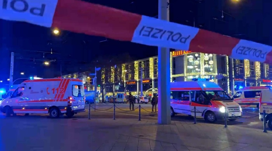 Grozljivka na božičnem sejmu: napadalec zapeljal v množico in ubil najmanj dve osebi, tudi majhnega otroka (foto: Profimedia)