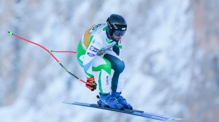 Čater z izjemno vožnjo: do stopničk ga je ločilo le nekaj stotink (foto: Profimedia)