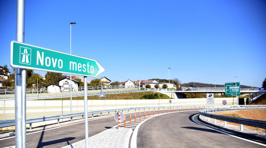 Tudi policisti so osupnili: na dolenjski avtocesti drvel kar 218 km/h in nato ugotovili še ... (foto: BOBO/BORUT ZIVULOVIC)