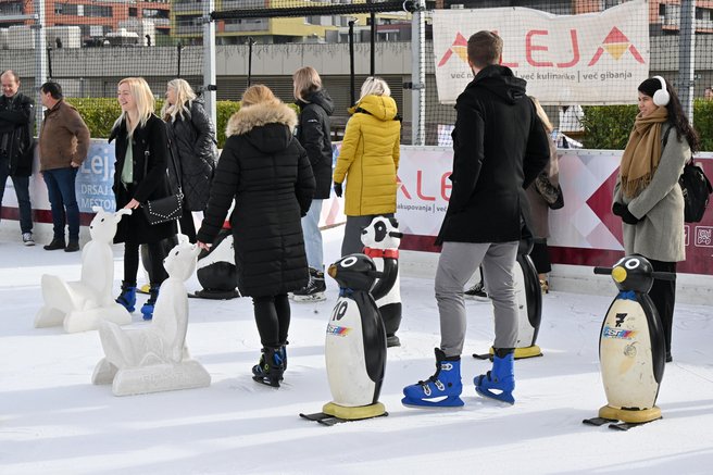 Zabava na ledu: kje v Ljubljani in okolici vas to sezono pričakujejo drsališča?