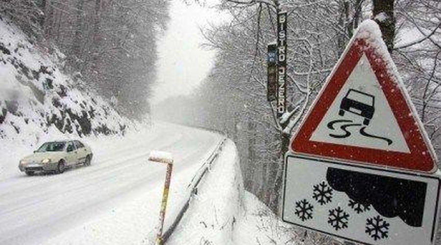 Burja povzroča kaos v Dalmaciji: prekinjene trajektne povezave, zaprt odsek avtoceste (foto: Facebook)
