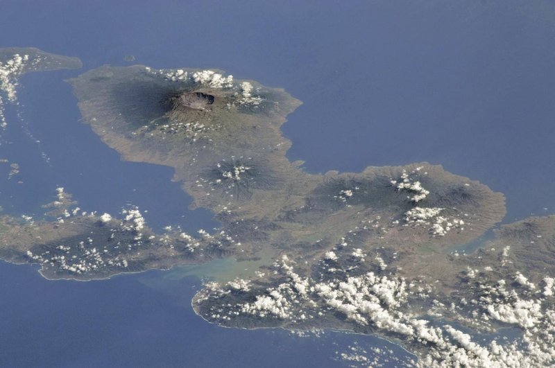gora tambora
