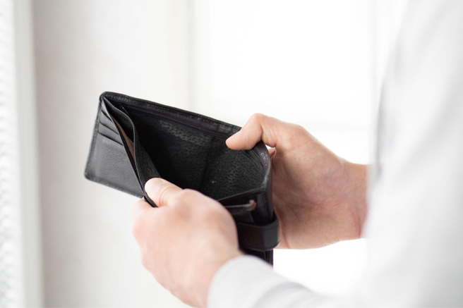 denar bankrot finance težave horoskop