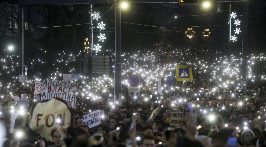 Protesti se nadaljujejo: javnost zahteva ukrepe proti spolnemu nadlegovanju v šolah (foto: Profimedia)