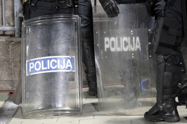 policija