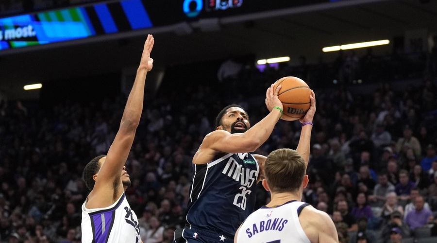 Dallas brez Dončića klonil v Sacramentu (foto: Profimedia)