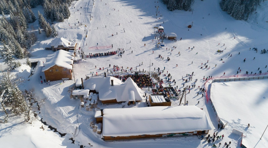Veliko ogorčenje zaradi cen na priljubljenem smučišču: za nekaj espresov, čaj in gazirano vodo odšteli kar ... (foto: Profimedia)