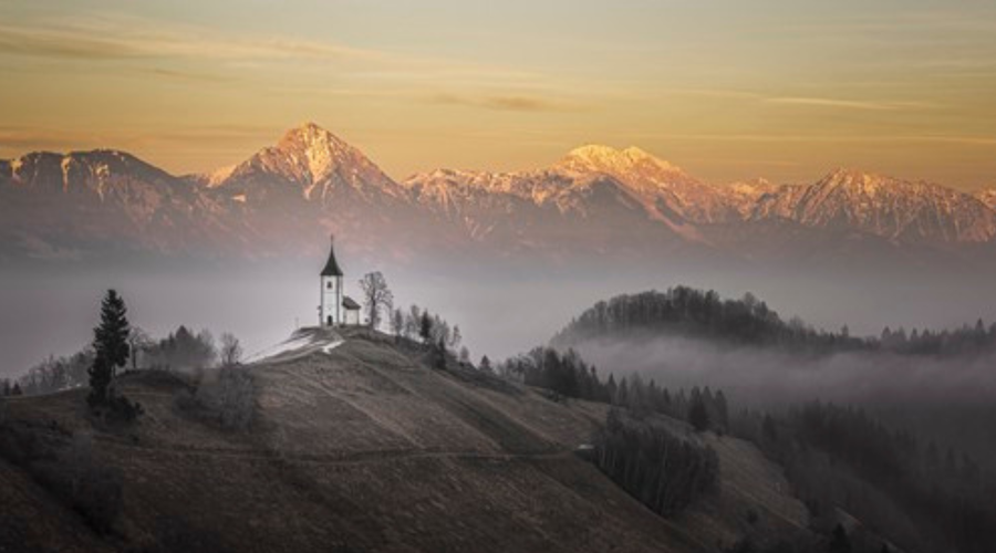 Na nebu sonce, nad Slovenijo pa že prihajajo oblaki: celo snežilo bo! (Vremenoslovci razkrili, kdaj in kje) (foto: Profimedia)