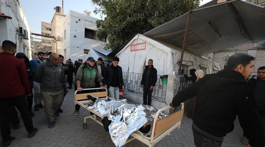 V izraelskem napadu na humanitarno območje v Gazi ubitih 11 ljudi, med njimi trije otroci (foto: Profimedia)