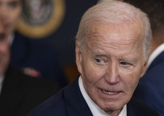 Biden opozarja: Trumpova politika ogroža prihodnost ameriških upokojencev