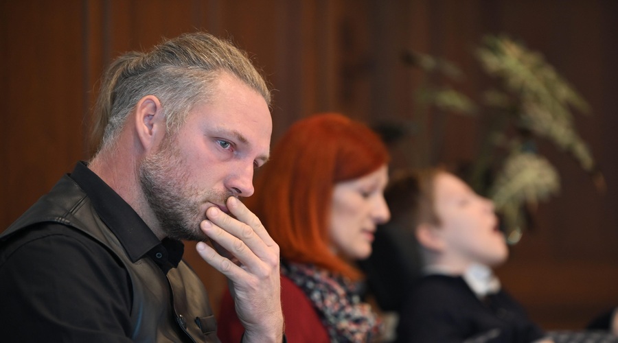 Sodišče z vmesno sodbo pritrdilo družini bolnega fantka: kirurg je ravnal nestrokovno, pri zdravljenju je bilo storjenih več napak (foto: BoBo)