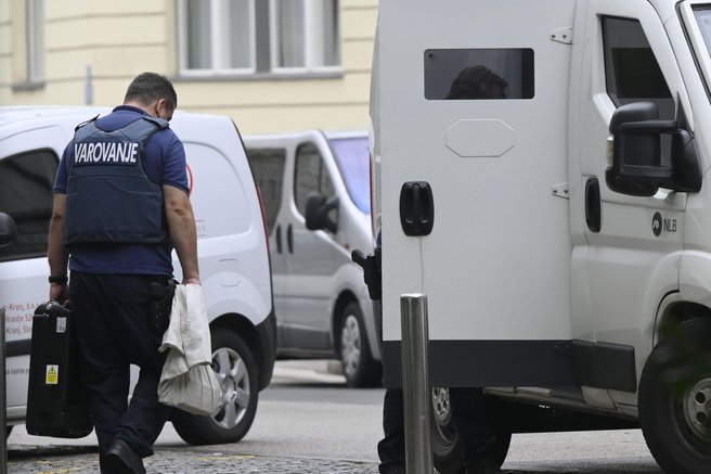 varnostnik, prevoz denarja, kombi