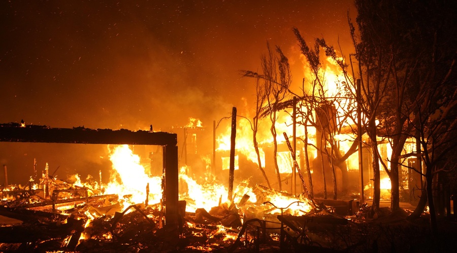 Nočne more še zdaleč ni konec: v požarih v Kaliforniji umrli dve osebi, na stotine objektov popolnoma uničenih (foto: Profimedia)