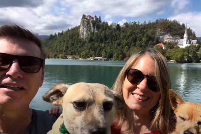 Blejsko jezero par turista