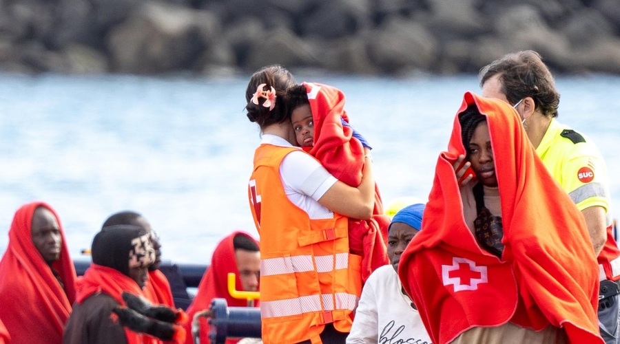Čudežno božično reševanje: ne boste verjeli, kaj se je zgodilo na čolnu, polnem migrantov (foto: Profimedia)