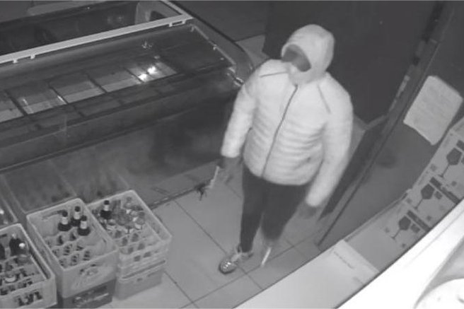 Drama pred znanim slovenskim hotelom: več zamaskiranih moških iskalo vhod, nato pa ... (FOTO)