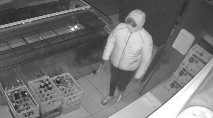 Drama pred znanim slovenskim hotelom: več zamaskiranih moških iskalo vhod, nato pa ... (FOTO) (foto: Facebook/Dolenj'c Hotel, Restavracija, Pizzeria, Bowling)