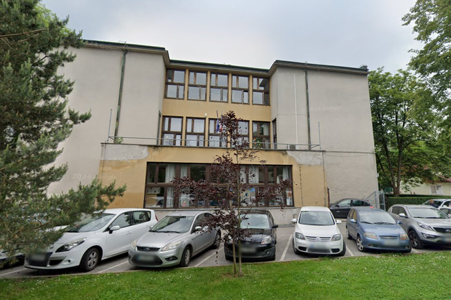 Saj ni res, pa je: na učenca ljubljanske osnovne šole padlo okno