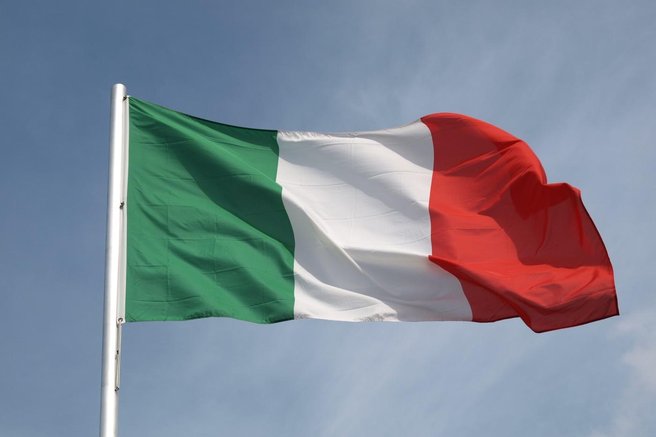 Kljub težavam v avtomobilski industriji določena italijanska znamka dosega rekordno prodajo - ne boste verjeli, katera!