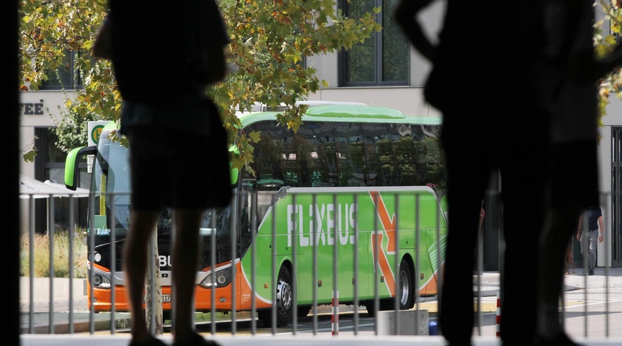 Huda nesreča FlixBusa: dva potnika umrla, preživele prepeljali v bolnišnice (foto: Profimedia)