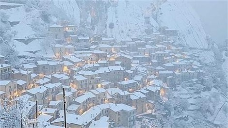 Nenavadni prizori z juga Italije: prebivalci niso mogli verjeti svojim očem (FOTO)