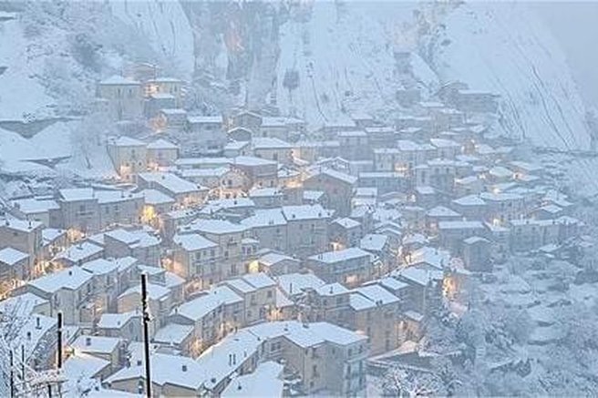 Nenavadni prizori z juga Italije: prebivalci niso mogli verjeti svojim očem (FOTO)