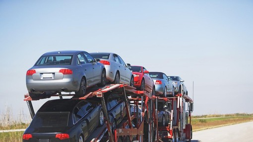 To so najbolj umazani triki prodajalcev rabljenih avtomobilov: kupci, pozor, da vas prevaranti ne naplahtajo