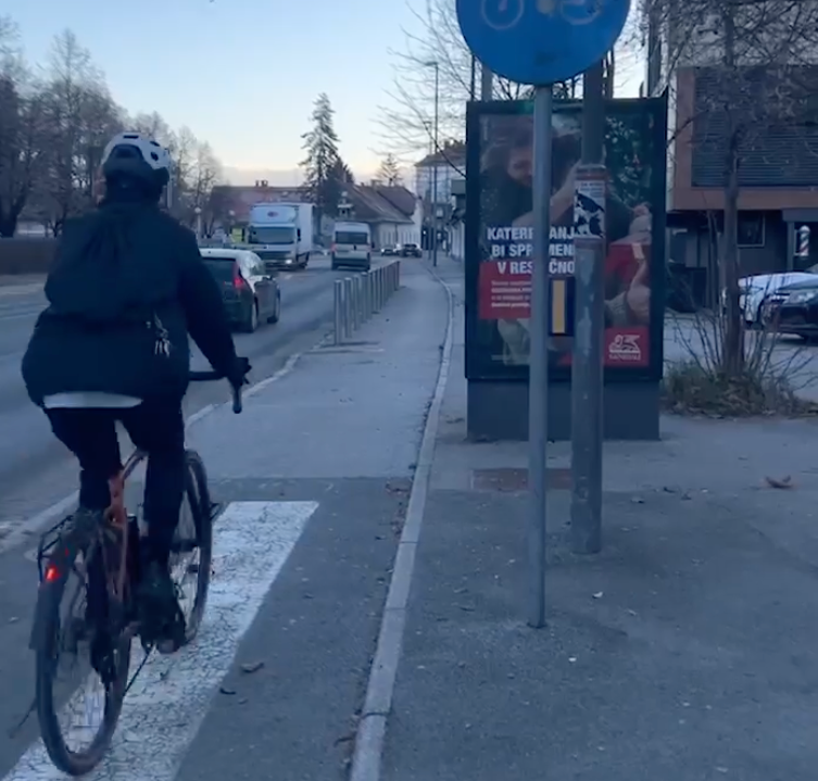 Slovenski policisti nad kolesarje in voznike e-skirojev: kazni so padale kot po tekočem traku