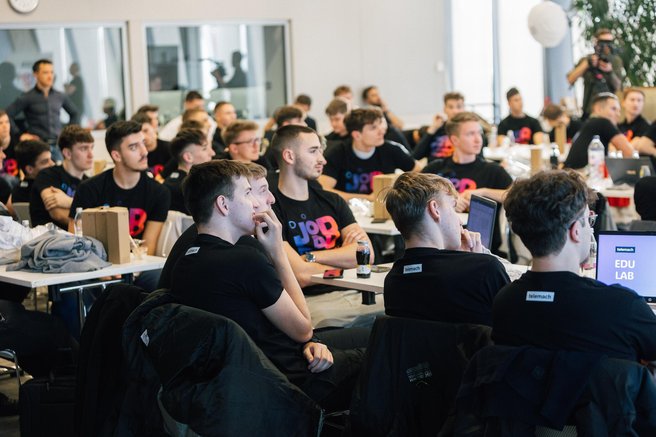 Mladi talenti navdušili na Telemachovem Job Lab hekatonu