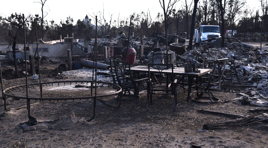Požari v Los Angelesu, ki so terjali najmanj 27 življenj, se umirjajo (foto: Profimedia)