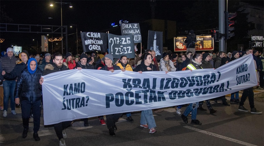 Študenti zavzeli ulice: več tisoč ljudi protestiralo po strelskem napadu na Cetinju (FOTO) (foto: Profimedia)