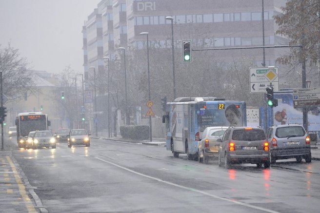 poledica avtobus cesta
