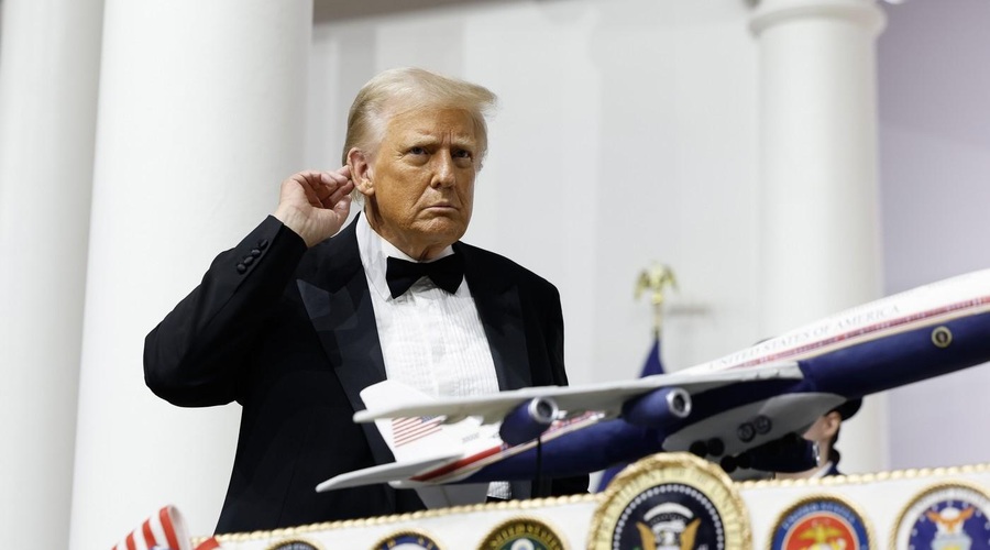 Donald Trump ob vrnitvi v Belo hišo s serijo kontroverznih izvršnih ukazov (foto: Profimedia)