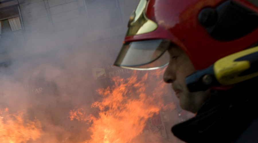 V Tolminu izbruhnil požar: po prvih ugotovitvah je zagorelo zaradi nepravilno odložene žerjavice (foto: Profimedia)