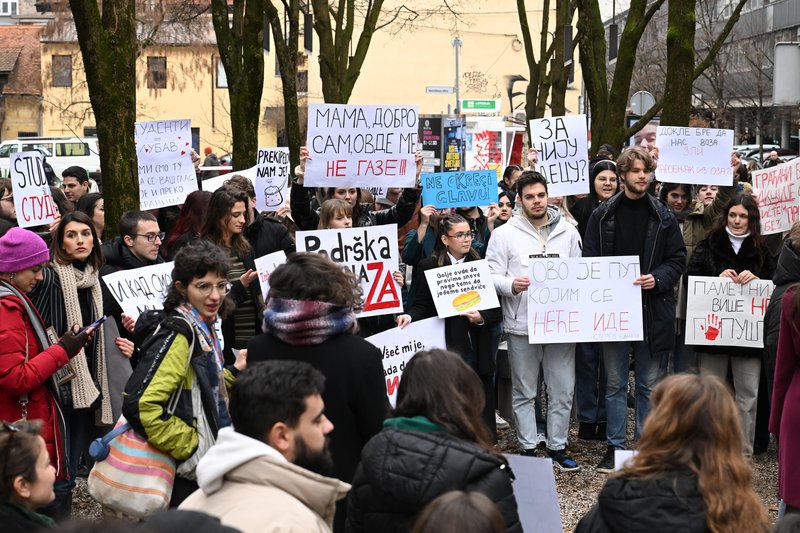 Ljubljana srbsko veleposlanistvo protest